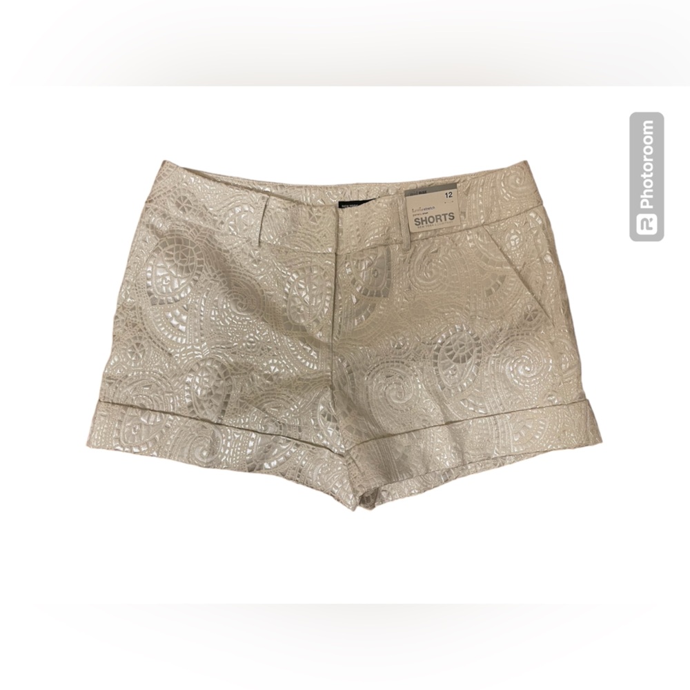 NEW YORK & COMPANY SHORTS